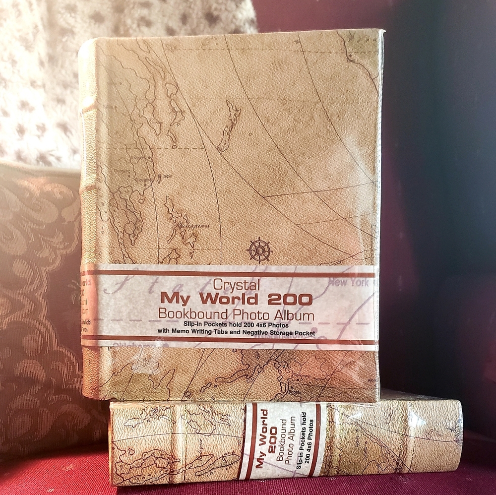 Photo Album "My World 200" by CRYSTAL/RAY ENT for 200 4x6 Photos VTG